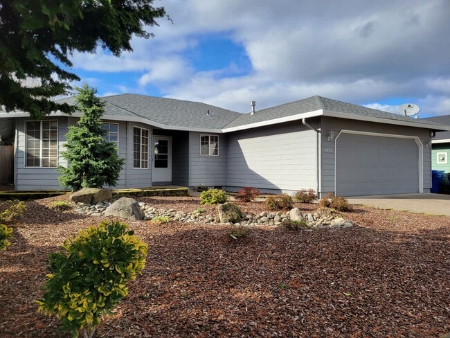 Building Photo - FREE RENT! Newly Updated Single Level Home in Established Keizer Neighborhood