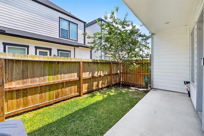 Building Photo - 8458 Berry Green Ln