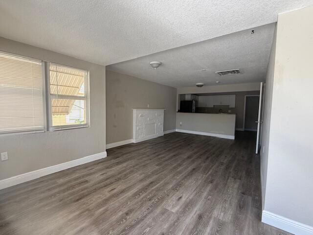 Building Photo - 400 Metcalf Ct