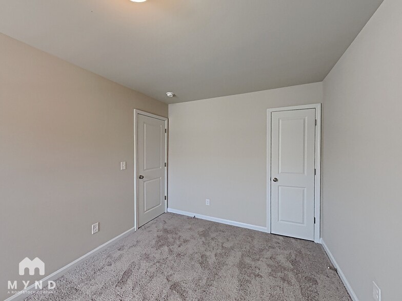 Building Photo - 4940 Lower Elm St