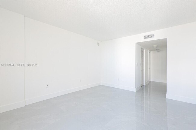 Building Photo - 6801 Indian Creek Dr