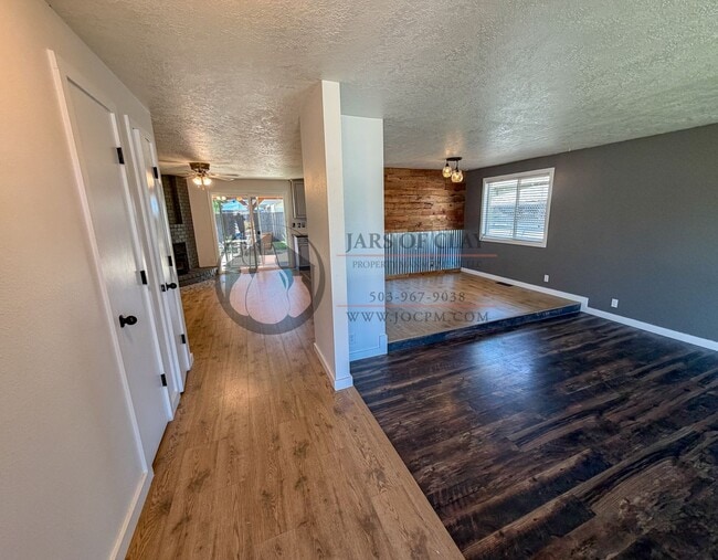 Building Photo - Updated 3 Bed / 2 Bath Salem Home with Central A/C, Fenced Yard & Included Landscaping!