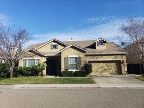Building Photo - Empire Ranch 3 Bdrm, 2 Bath