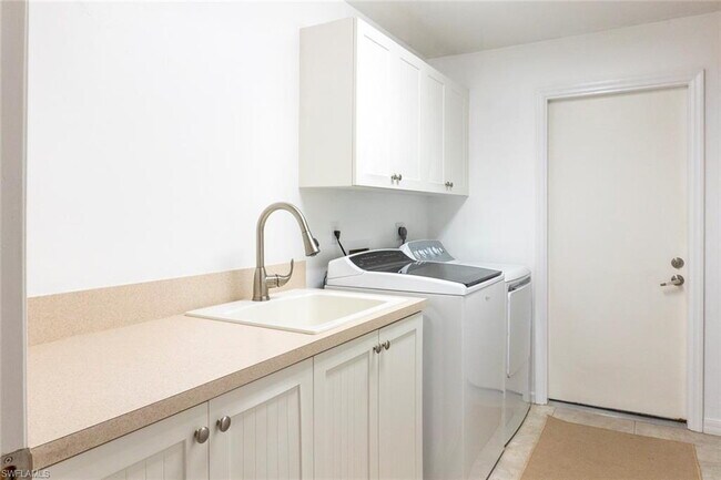 Building Photo - Golden Gate Estates Single Family home on 2.5 acres no HOA!!!