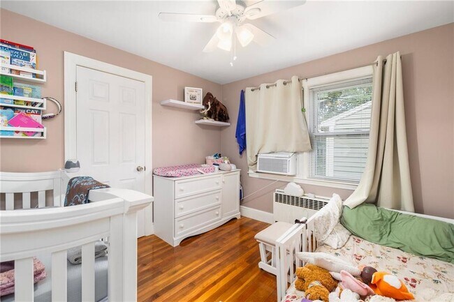 Building Photo - 61 School St