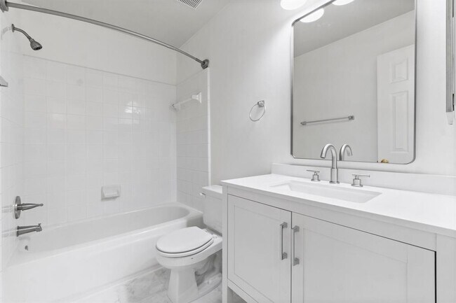Building Photo - 122 S Walden Elms Cir