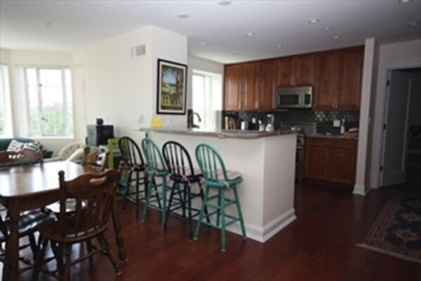 Building Photo - 20 Chapel St