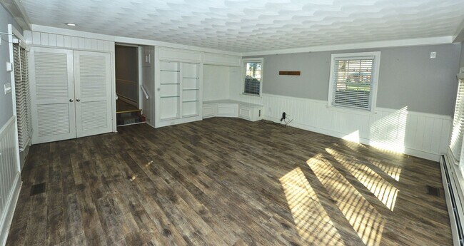 Building Photo - Water View, private wooded lot on dead end street!