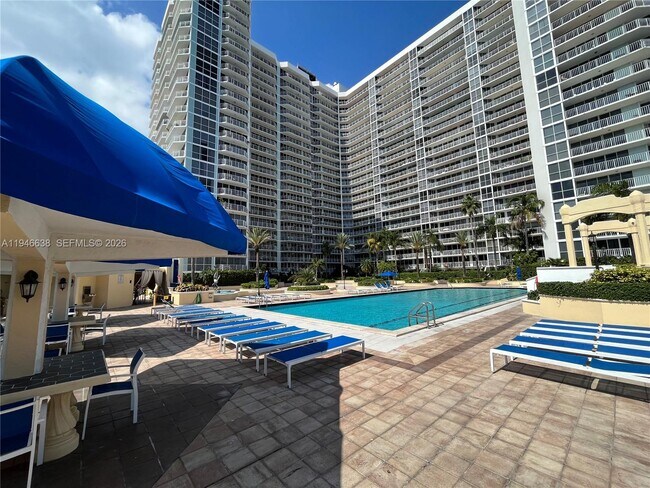 Building Photo - 7601 E Treasure Dr