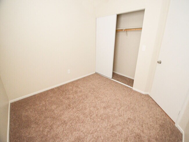 Building Photo - 3825 Gulliver St