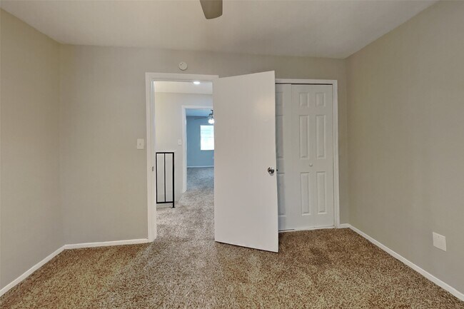Building Photo - 4474 W Cypress Villas Dr