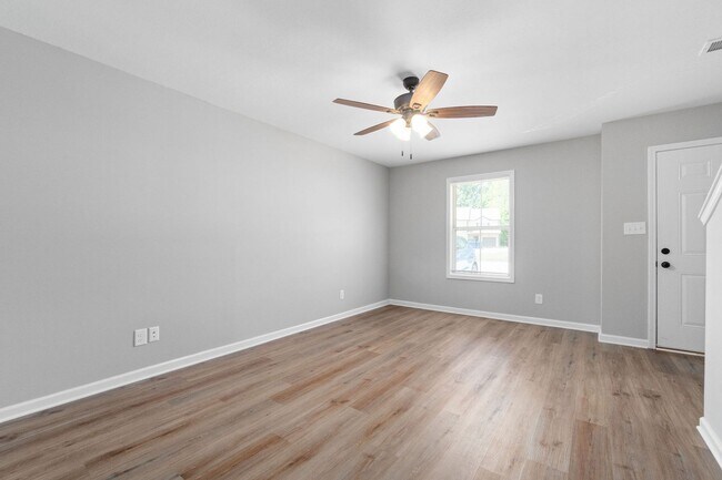 Building Photo - 223 Smithson Ln