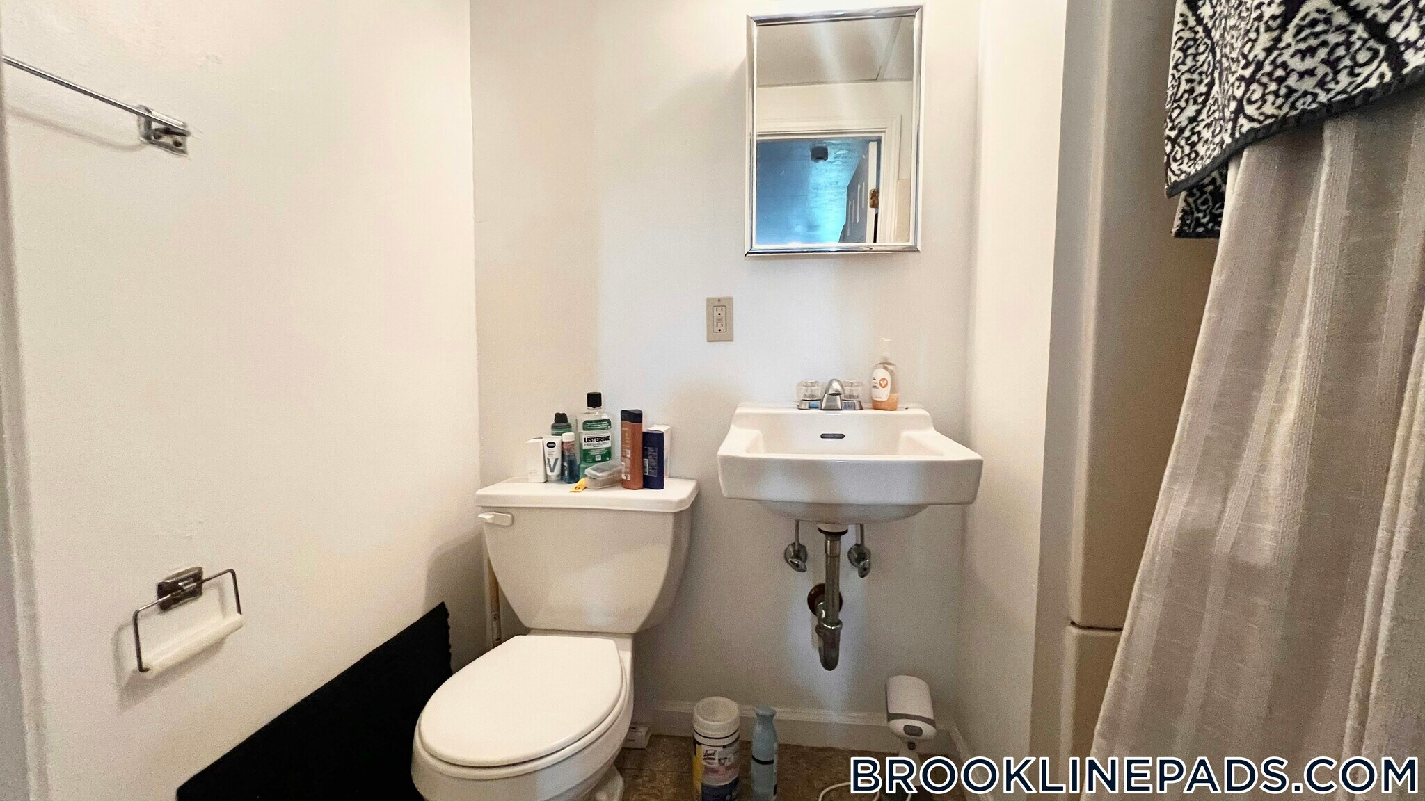 Building Photo - 1061 Beacon St