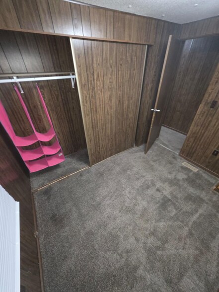 Building Photo - 4736 Ellsworth Ln