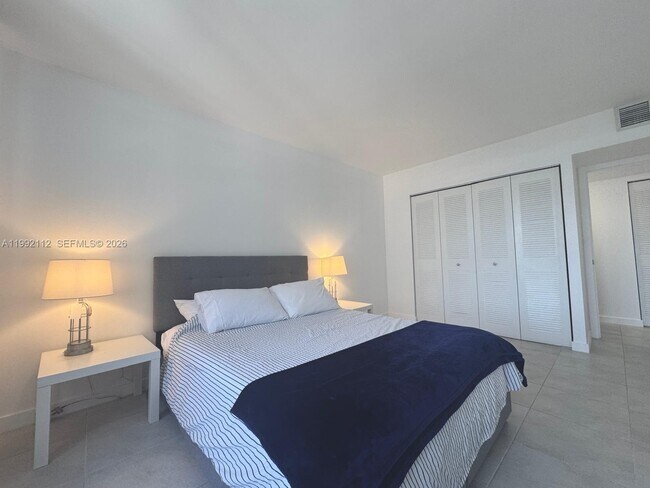 Building Photo - 3800 S Ocean Dr