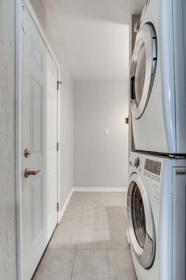 Building Photo - Charming 4-Bedroom Home in The Village – U...