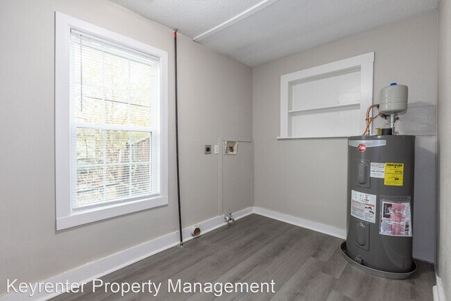 Building Photo - 3 br, 1 bath House - 443 S 53rd West Ave