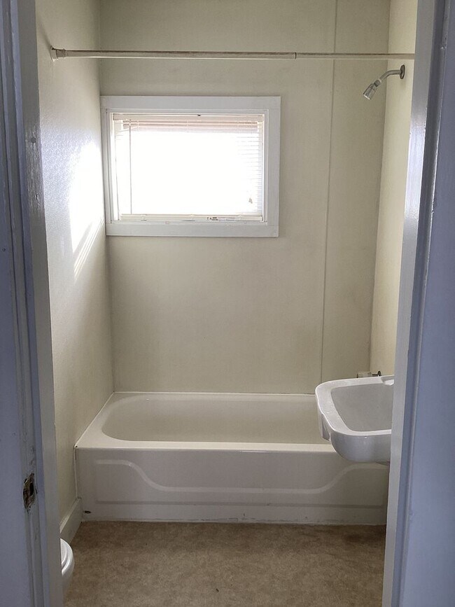 Building Photo - Freshly painted rooms in cute 2 bedroom home on quiet street!  Pets welcome!