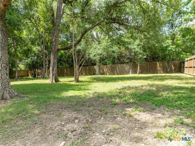 Building Photo - 1010 Woodland Bend Cir
