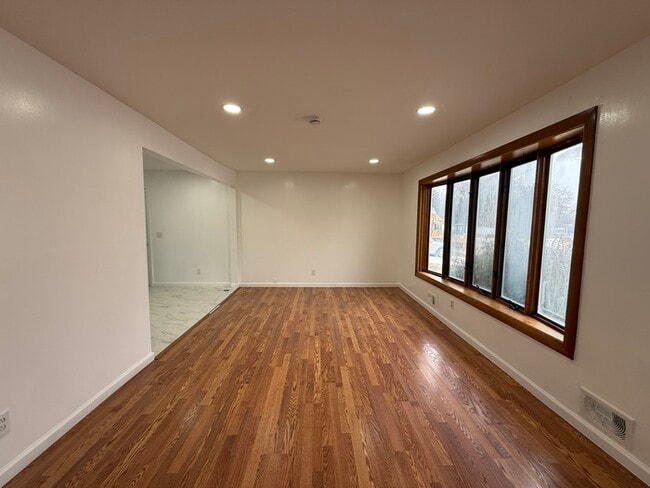 Building Photo - 23 Lamont Rd