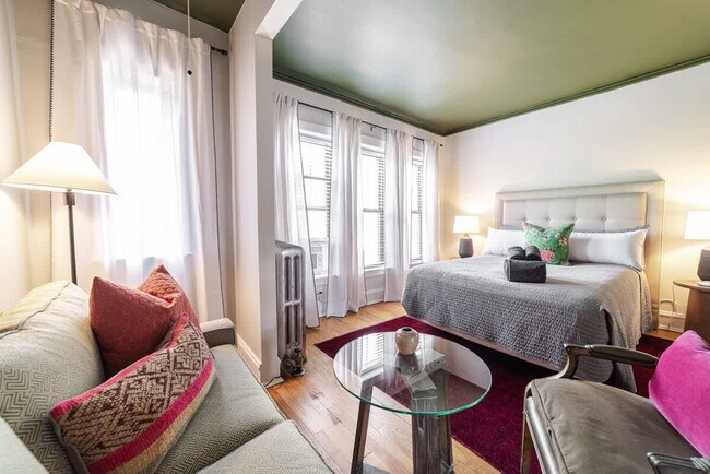 Building Photo - 3536 N Racine Ave