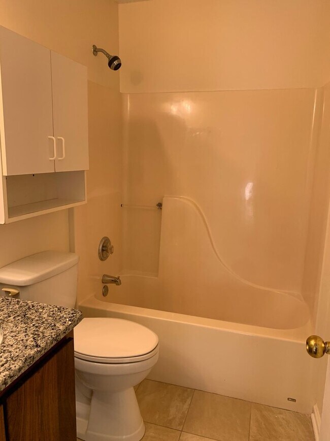 Building Photo - Charming 4BR House in Hampton