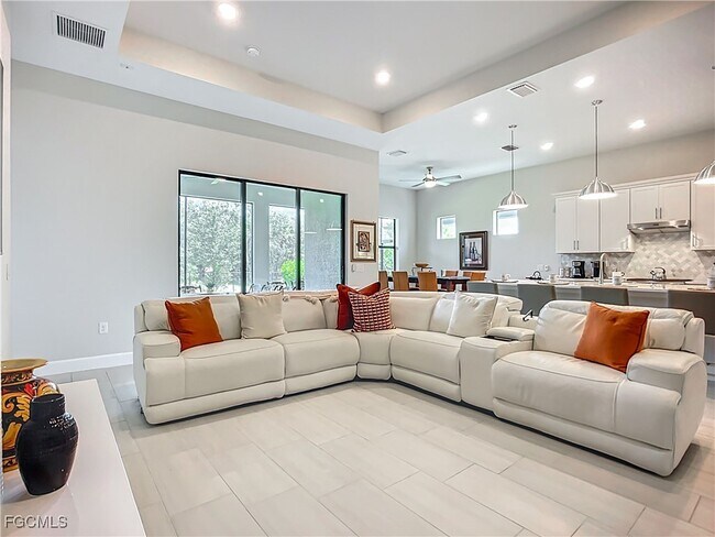 Building Photo - 2126 Yellowfin Cir
