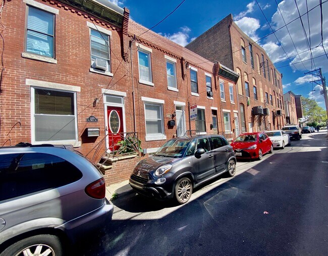 Building Photo - 2027 S Watts St.