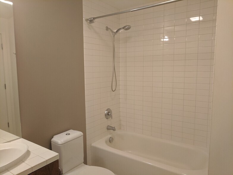 Building Photo - 1926 W Burnside St