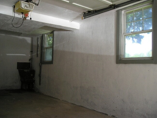 Building Photo - 5 George St