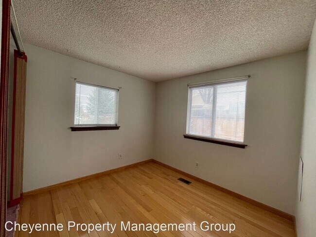 Building Photo - 3 br, 1.5 bath House - 4104 Rogers Ave.