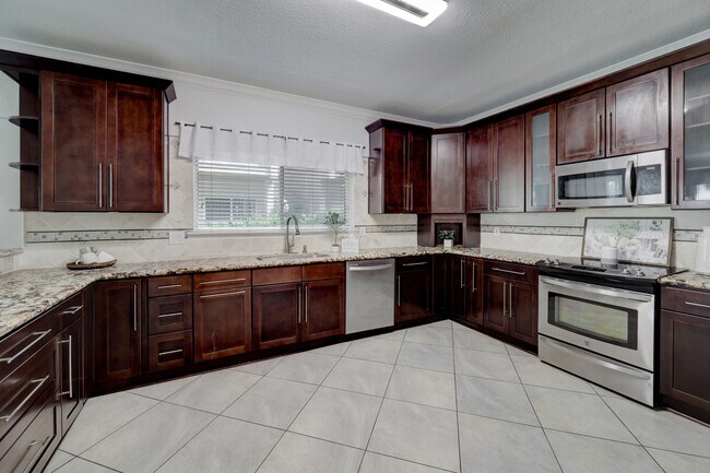 Building Photo - 1115 Augusta Dr