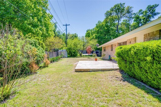 Building Photo - 405 Westbrook Dr