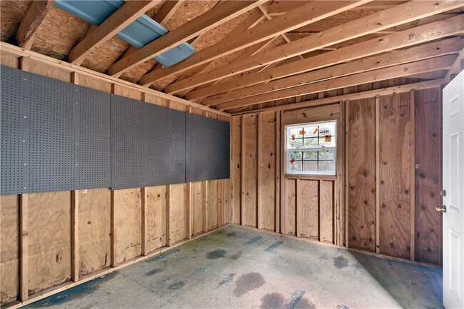 Building Photo - 204 Maple St