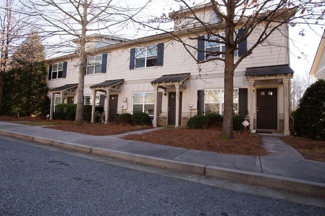 Building Photo - Luxury 2 Bedroom Townhouse at Whitehall Vi...