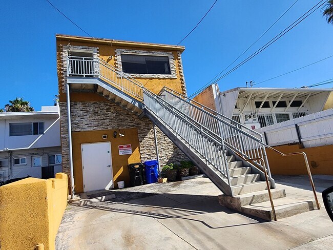 Building Photo - 951 Turquoise St