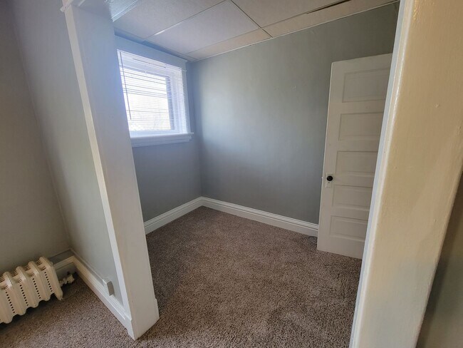 Building Photo - 623-625 N 10th Ave E