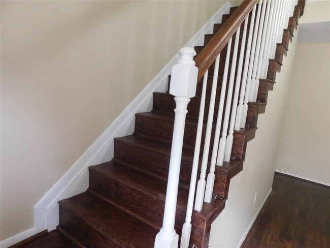 Building Photo - 3303 Rimrock Dr