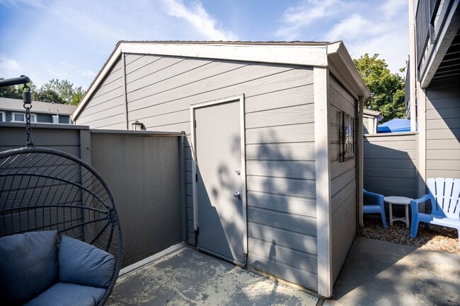 Building Photo - Sleek, Modern SE Boise Townhouse