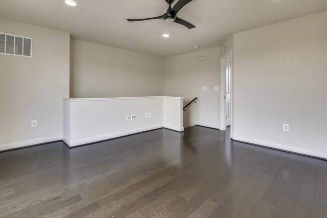 Building Photo - Luxury END-UNIT garage townhouse - 4BD/4.5BA!