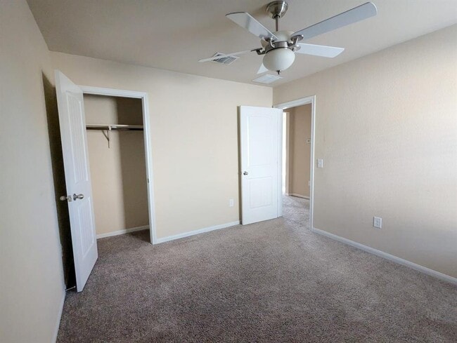 Building Photo - 405 Camellia Dr