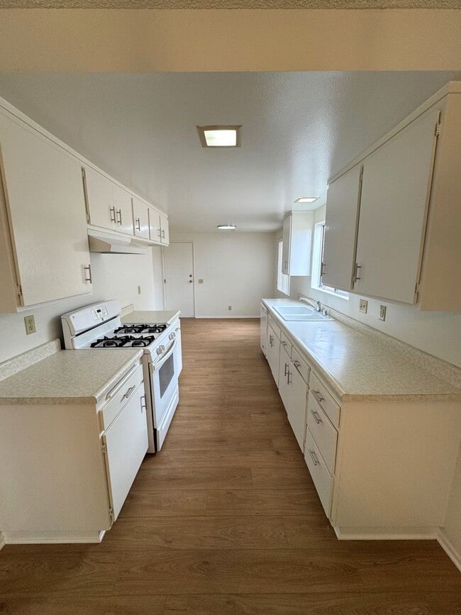 Building Photo - East Ventura Home- Spacious Backyard!