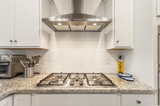 Building Photo - 5822 Whitebark Dr