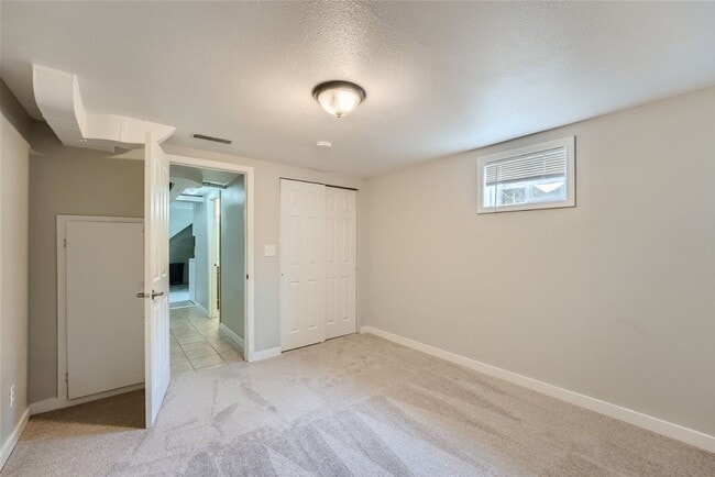 Building Photo - Charming and newly remodeled 4 bed x 2 bat...