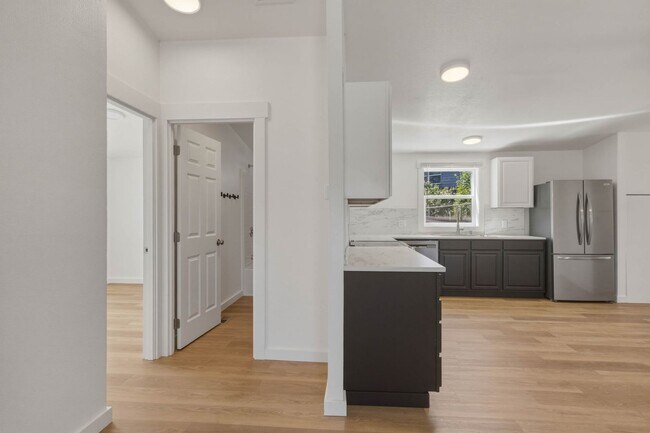 Building Photo - 3 Bedroom, 2 Bathroom Home