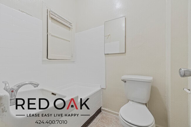 Building Photo - 400 S Kenmore Ave