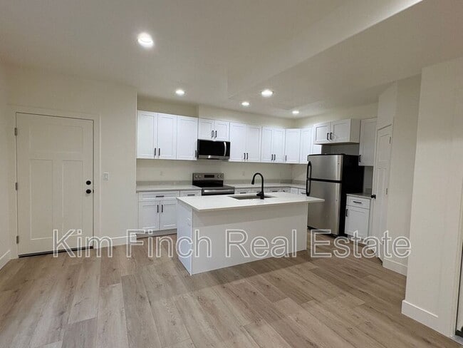 Building Photo - 202 N 910 E