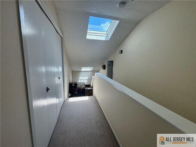 Building Photo - 514 Sayre Dr