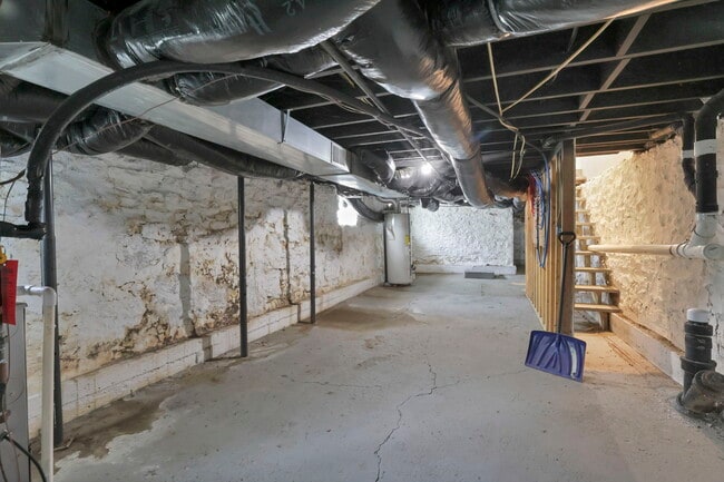 Building Photo - 288 S Souder Ave