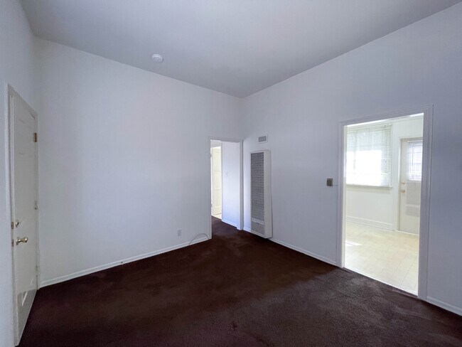 Building Photo - 104 N Huntington Dr